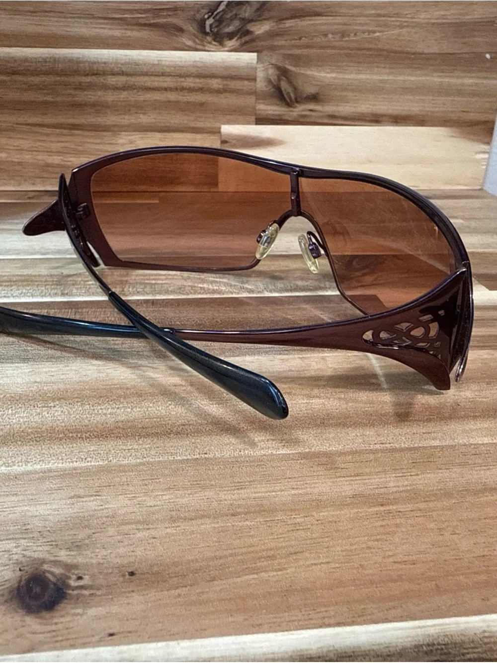 Oakley Dart Women’s Sunglasses - Purple Metal Frame Bronze Lens - Picture 3 of 5